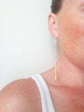 Load image into Gallery viewer, Hammered copper bar earrings