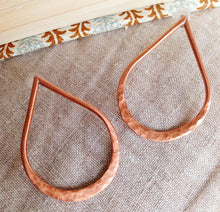 Load image into Gallery viewer, Copper teardrop post earrings