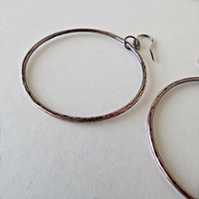 Load image into Gallery viewer, Hammered copper hoops