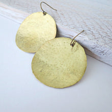 Load image into Gallery viewer, Hammered round brass earrings