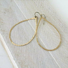 Load image into Gallery viewer, Hammered brass teardrop earrings