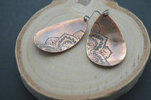 Load image into Gallery viewer, Rustic copper mandala earrings