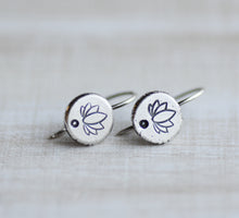 Load image into Gallery viewer, Small silver lotus flower earrings