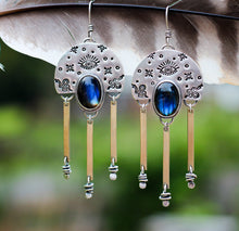 Load image into Gallery viewer, Third eye snake earrings- with labradorite
