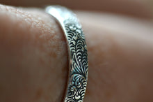 Load image into Gallery viewer, Floral silver ring-stacking ring-wedding band
