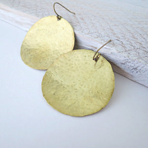 Hammered round brass earrings